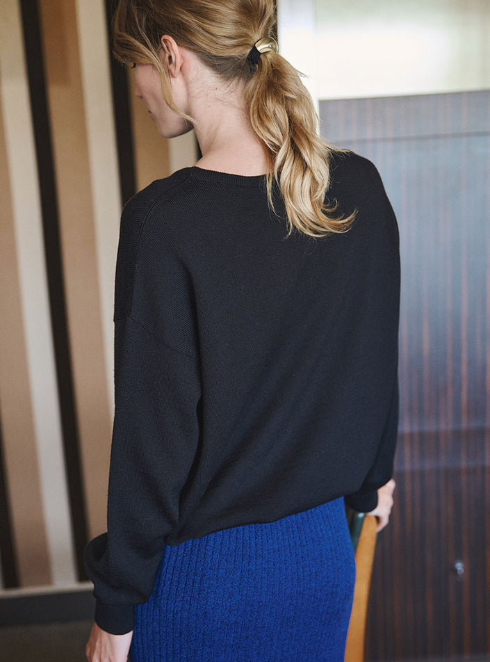 pull agathe noir design épuré quotidien