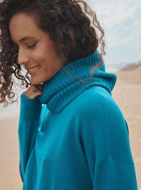 Allure contemporaine dans un accessoire bleu atlantique