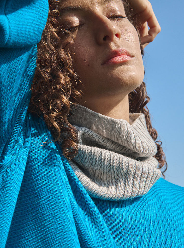 Col anaïs gris souris porté, rendu naturel