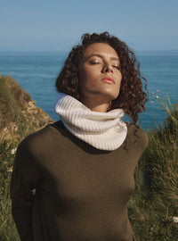 Vue de face du col anaïs blanc naturel