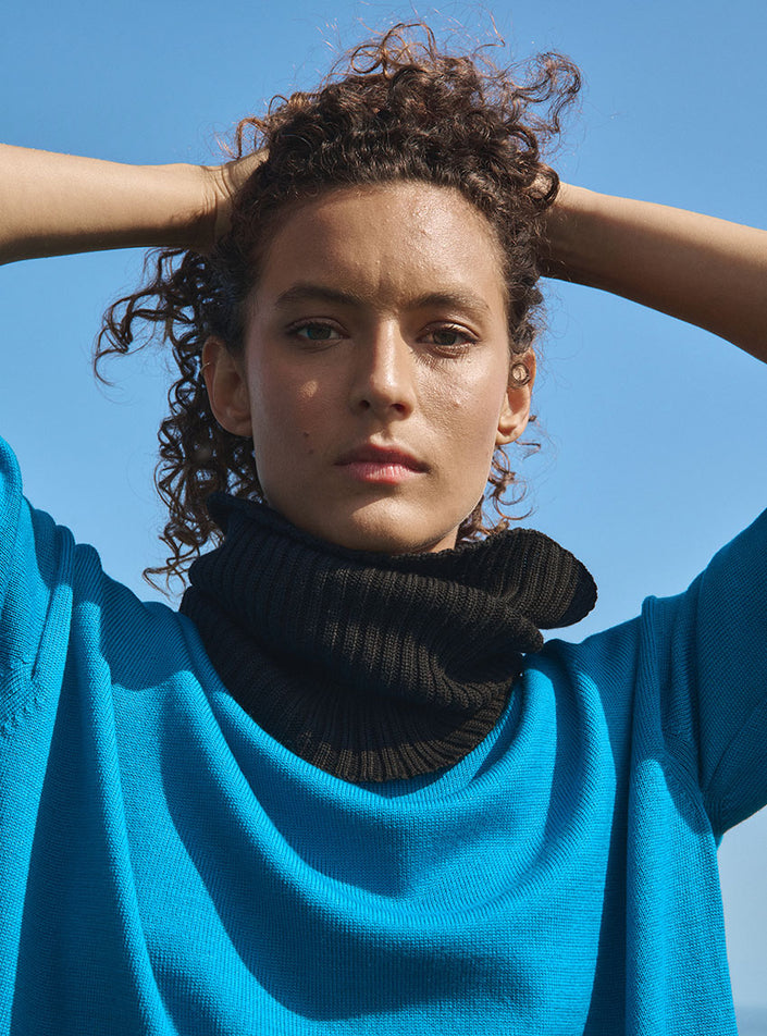 Maille noire du col Anaïs