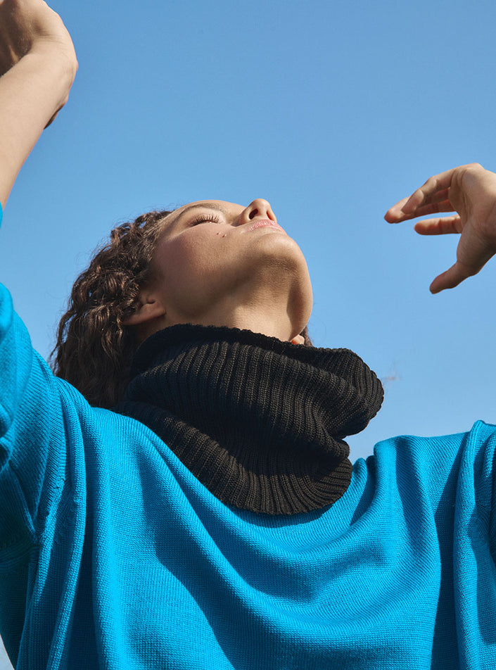 Col Anaïs noir, un essentiel du vestiaire