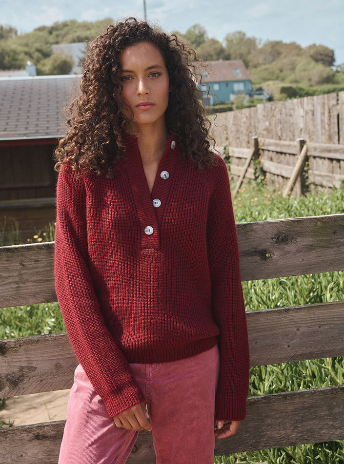 Pull chaud et douillet couleur bordeaux