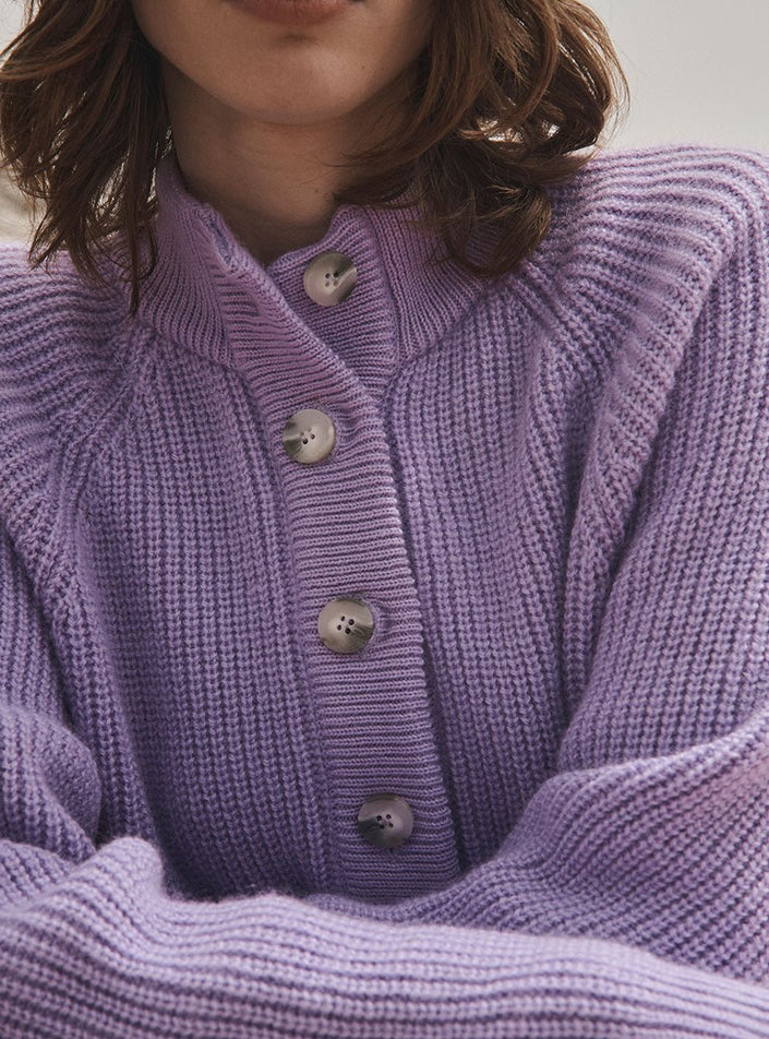 vue rapprochée du tricot pull aurélie violet parme