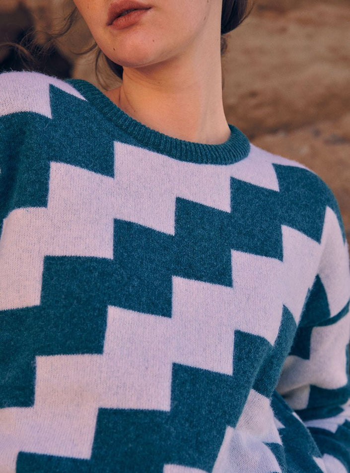 Zoom matière pull angèle vert paon en maille jersey