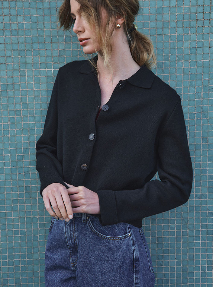 veste armelle noire silhouette épurée en maille structurée