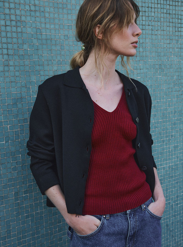 coupe nette et élégante veste armelle noire