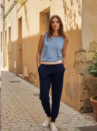 joggpant adrienne bleu marine silhouette contemporaine de face