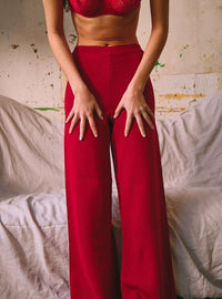Pantalon Alexia rouge foncé en maille point de rome vue de face