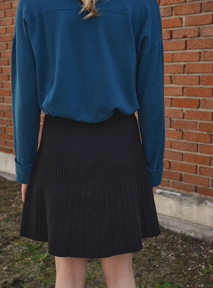 Vue de dos jupe Annaëlle courte, tombé fluide et plissé