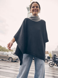 poncho ample noir pour silhouette fluide