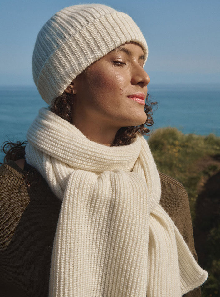 accessoire mode bleu profond echarpe alix blanc naturel