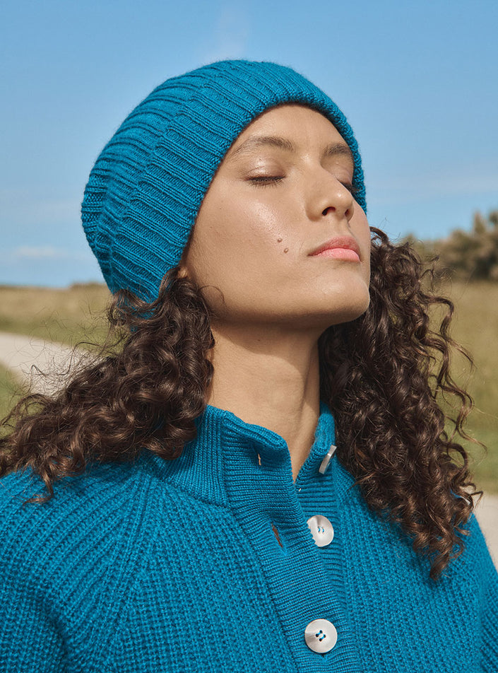 Bonnet ambre en mohair bleu vert