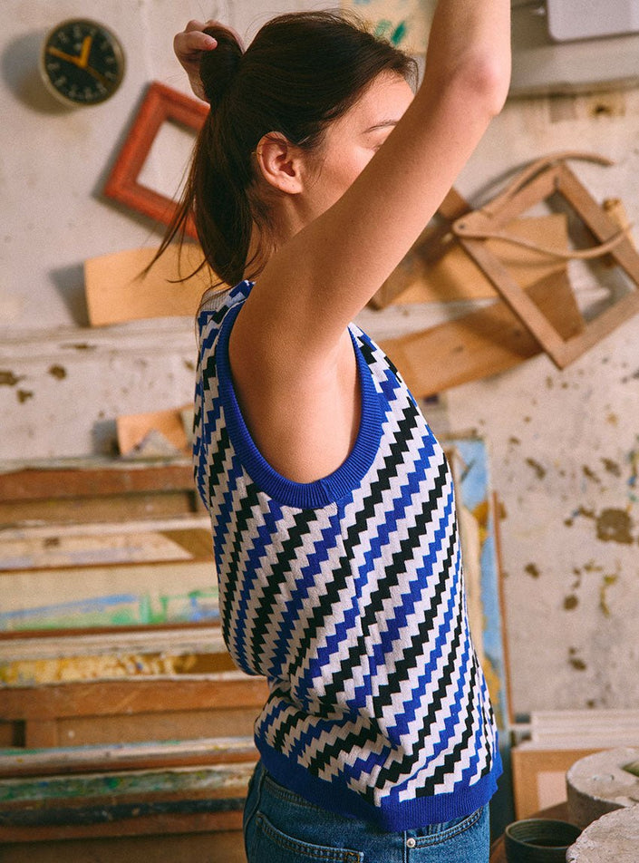 Pull Betty bleu électrique à motif graphique