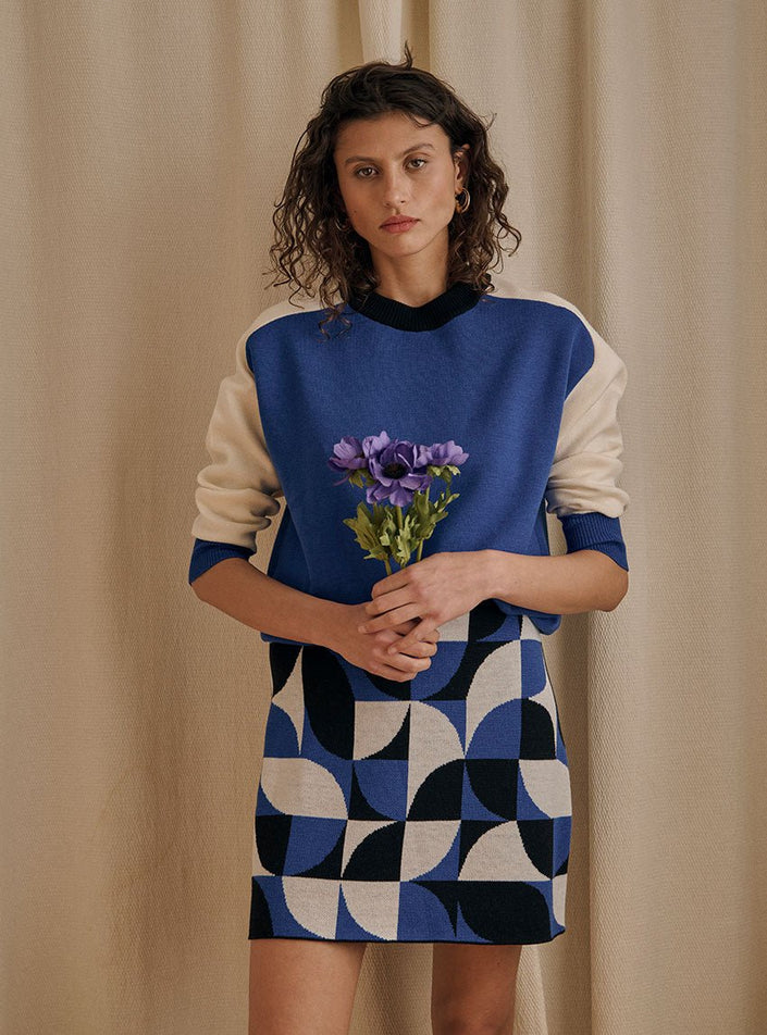 Vue de face de la jupe Béryl bleu électrique