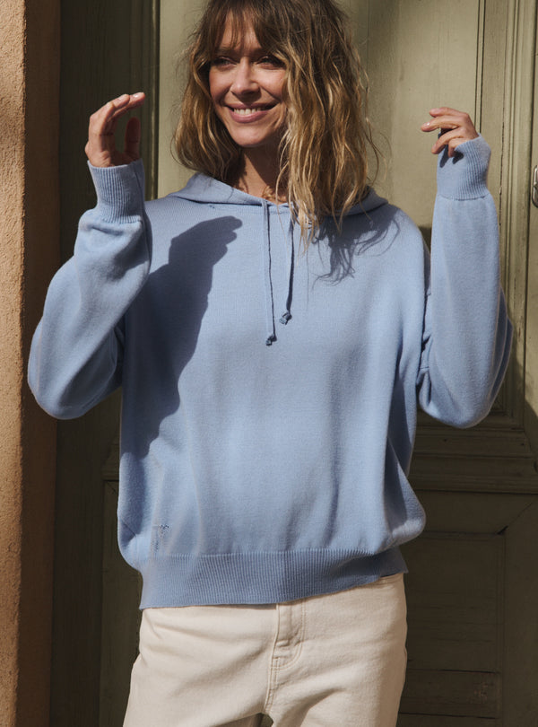 pull claude bleu aster hoodie bleu clair tricot fin confortable