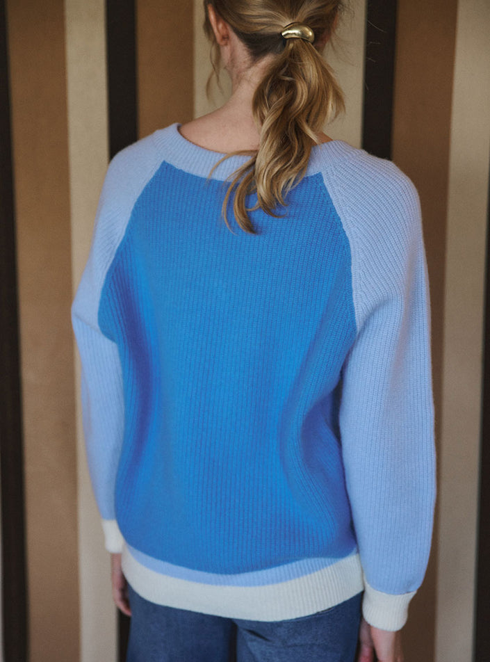 pull clémence bleu infini porté au quotidien