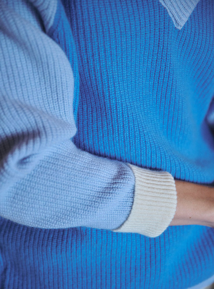 aspect dense du pull clémence bleu infini