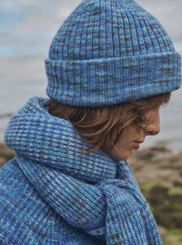 bonnet Chantal bleu pixels en maille côtelée