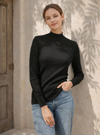 pull camille noir pull seconde peau maille côtelée fine de face en extérieur