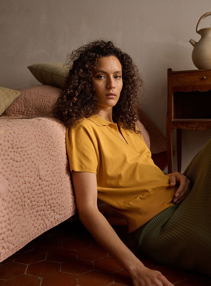 Maille dorée au tombé naturel