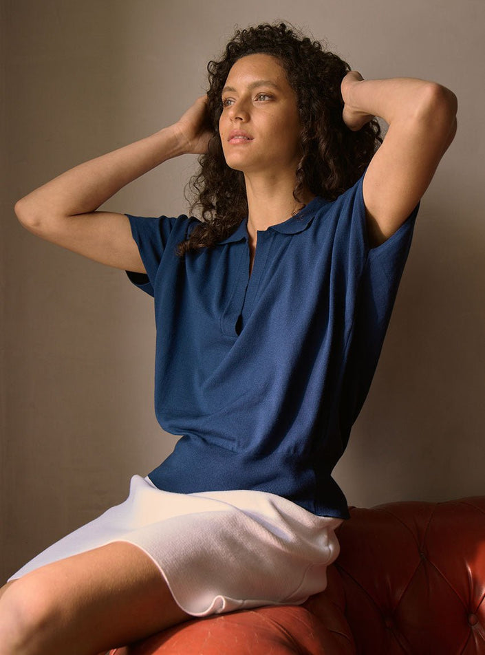 maille homogène du polo delphine bleu marine