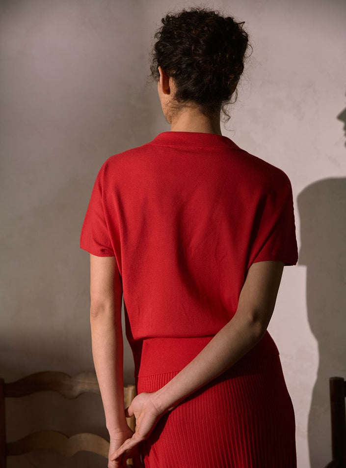 texture tricotée du polo delphine rouge lipstick