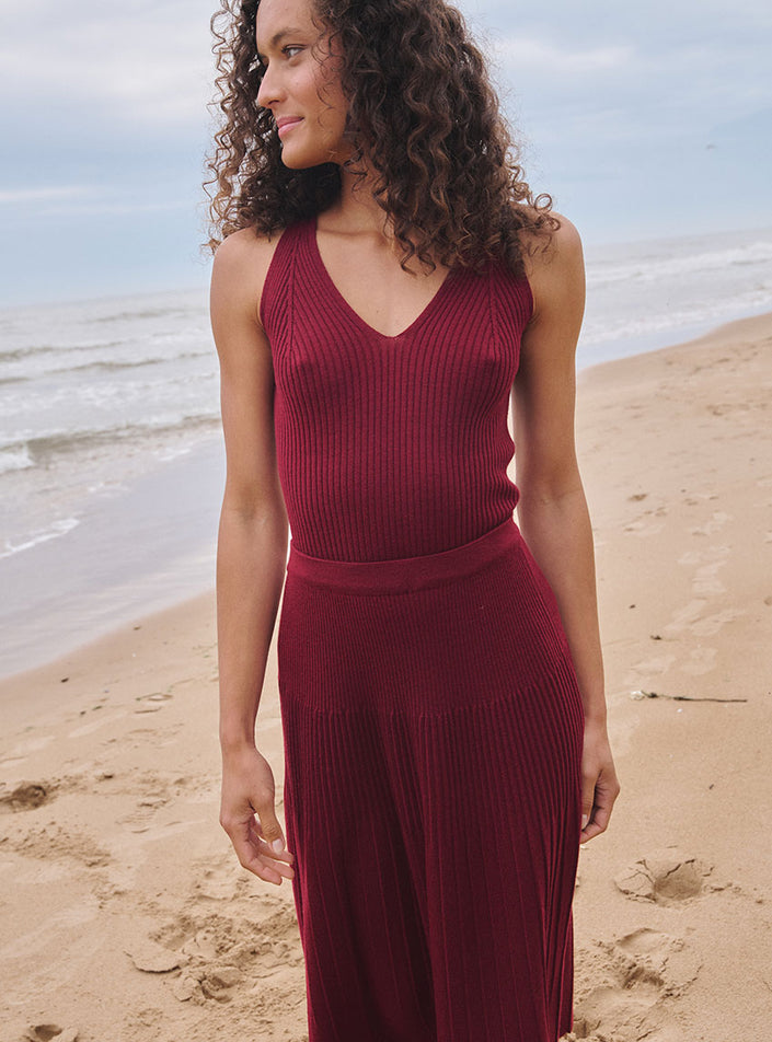 top éloïse rouge bourgogne débardeur chic en maille côtelée