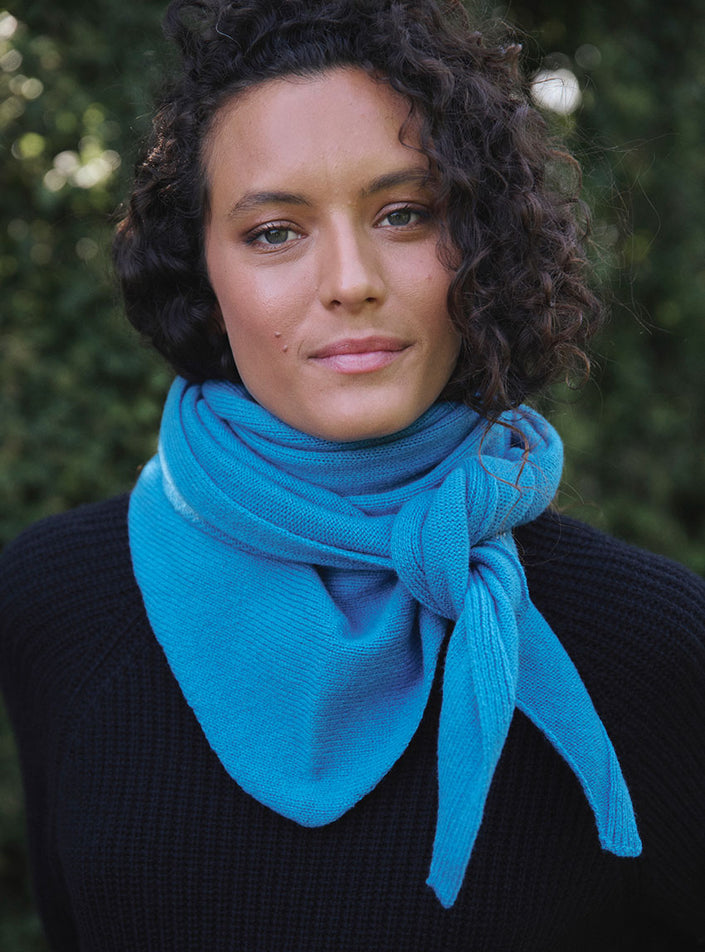 écharpe évane bleu céramique foulard bleu texturé élégant