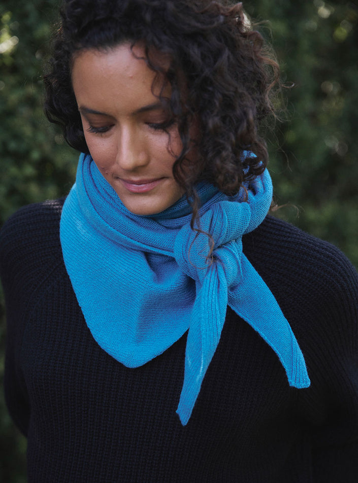 écharpe évane bleu céramique foulard tricoté bleu élégant