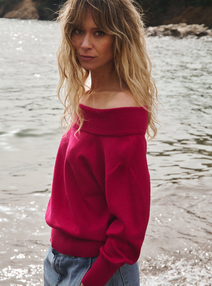 pull fanny rose rubis tricot rose rubis épaules dénudées style féminin