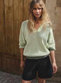 pull frida vert amande pull maille relief vert amande style minimal chic