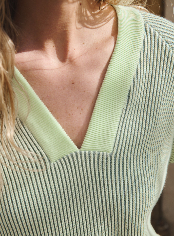 pull frida vert amande pull en maille côtelée vert amande style élégant