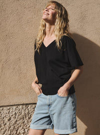 pull félicité noir pull femme en maille fine avec col V élégant