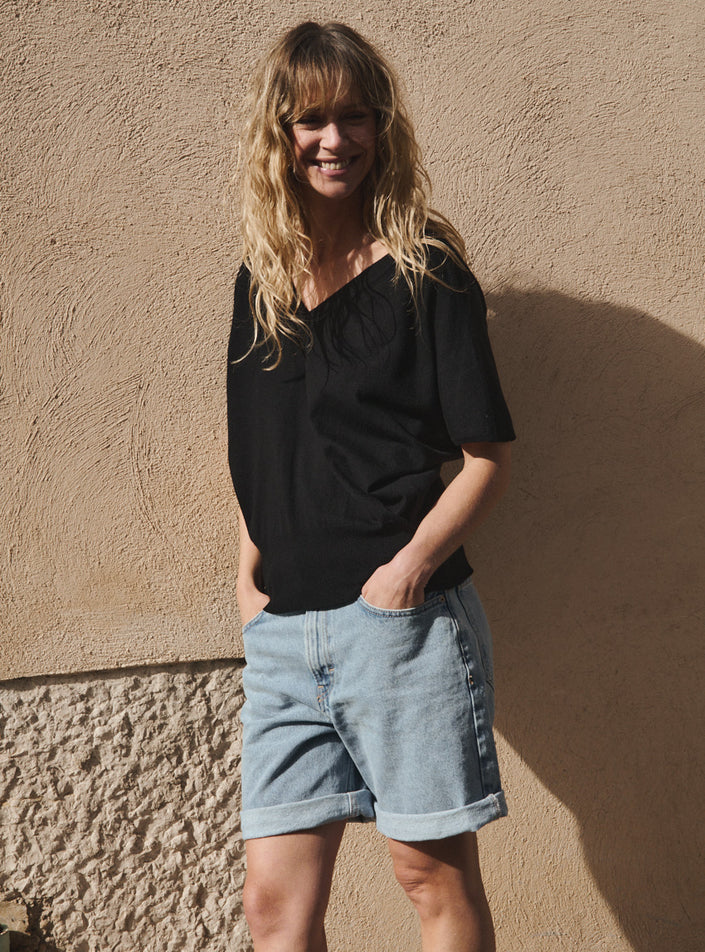 pull félicité noir top noir en tricot doux manches courtes