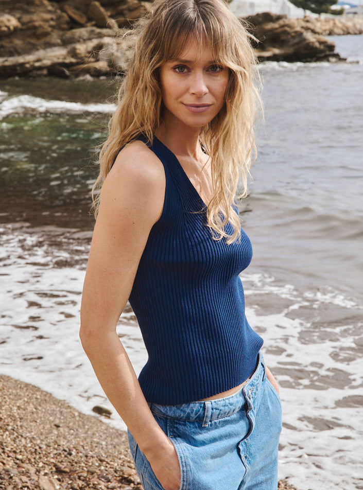 top francine bleu marine top côtelé bleu marine coupe ajustée féminine