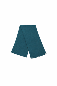 Echarpe_bleu_paon_sur_fond_blanc